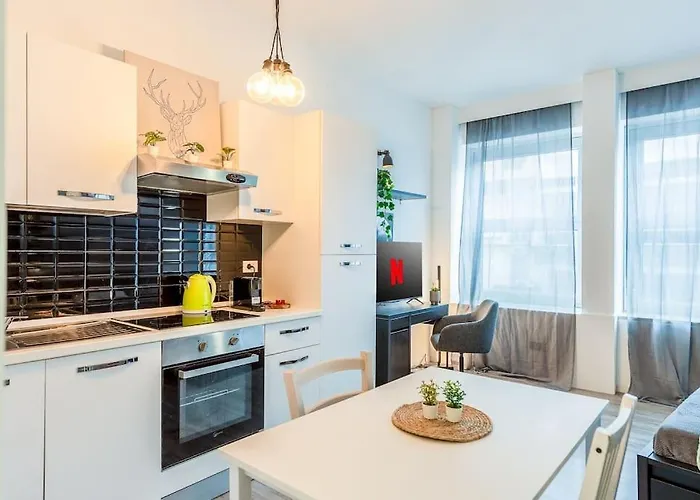 2 Minutes From Central Station-Exclusive Open Space