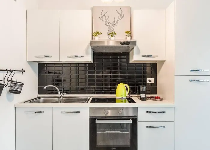 2 Minutes From Central Station-Exclusive Open Space