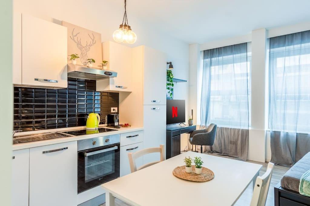 2 Minutes From Station-exclusive Open Space Apartment Milan
