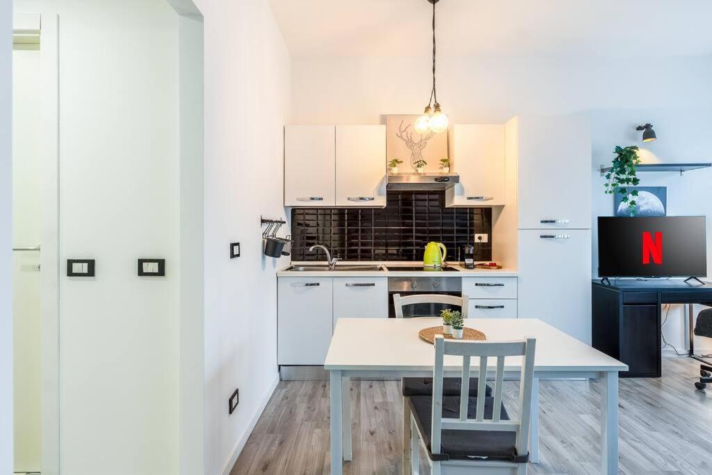 2 Minutes From Station-exclusive Open Space Apartment Milan